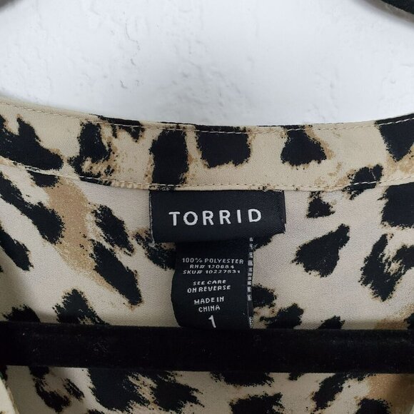 Torrid Womens Top Size 1X Animal Print Mob Wife Long Sleeve Pockets V-Neck - Picture 3 of 7